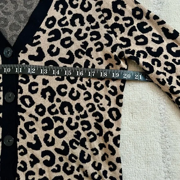Vince Camuto Leopard Print Cardigan with Black Trim - Picture 4 of 6